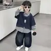 Conjunto de Roupas de Outono para Meninos 2026 Novo Estilo Coreano Lindo Roupas de Primavera e Outono Infantis Falsas de Duas Peças Conjunto de Duas Peças para Bebê Menino