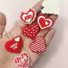 Accesorios de Corazón Rojo para el Día de San Valentín Parche Suave de PVC Accesorios para el Cabello Funda para Teléfono Celular Flor para Zapatos Joyería DIY Accesorios de Bolígrafo Publicitario