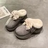 Chinelos de algodão felpudo, com sola grossa, que aumentam a altura, quentinhos, modernos e fofos, com laço e biqueira fechada, chinelos peludos, novo modelo para outono e inverno de 2026