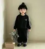 Conjunto Deportivo de Forro Polar Coral para Otoño Infantil, Ropa para Bebé, Sudadera Gruesa con Rayas Blancas Laterales y Letras Bordadas, Pantalones Deportivos, Conjunto de Dos Piezas