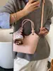 Bolso Cubo Casual Nuevo Otoño 2026 Transfronterizo para Mujer, Bolso de Mano Simple y Elegante, Bolso Cruzado de Hombro de Moda y Tendencia