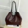 Bolso de mano con patrón tejido nuevo 2026 transfronterizo para mujer, Bolso de viaje vintage de alta gama, Bolso de hombro de gran capacidad, Bolso de axila