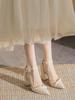 Sapatos femininos de salto alto com fivela de uma palavra e salto grosso, sapatos simples de bico fino e oco, verão 2023, novos