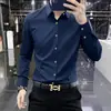 Camisa masculina de manga longa, marca importada francesa, slim fit elástica, novo modelo de outono, sem amassar, com caimento, camisa preta com botão dourado
