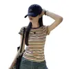 Camiseta de Manga Corta con Cuello Redondo y Rayas de Bloques de Color Retro para Mujer Verano 2026 Nueva Versátil Ajustada Hombro Normal Top de Estudiante Moderno