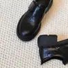 Mocassins de microfibra grossos com efeito desgastado à pronta entrega para mulheres, saltos plataforma retro com velcro e bico redondo, sapatilhas estilo britânico para primavera e outono 2026