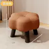 Taburete creativo de madera maciza con diseño floral, taburete bajo para el hogar, taburete simple con asiento de cuero para sala de estar, reposapiés, taburete para cambiar zapatos en la entrada, taburete para niños