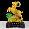 Presente do Ano da Ovelha: Figura Criativa de Ovelha Trazedora de Sorte Estilo Chinês em Areia Dourada Aveludada, Adequado para Presentes de Reunião Anual de Companhias de Seguro, Venda por Atacado