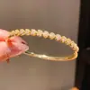 Pulseira com Fivela de Coração Galvanizada em Ouro Real 18K Moda Retrô Simples Versátil Pulseira Acessível Luxo Joia de Mão de Alta Qualidade para Mulheres