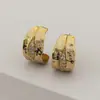 Pendientes vintage europeos y americanos de metal martillado, pendientes en forma de C con microincrustaciones de circonita estilo Maillard, pendientes de alta gama para otoño e invierno