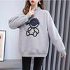 Moletom com Forro de Fleece Outono/Inverno Feminino 2024 Novo Gola Alta Meia Solto Estilo Coreano Bordado Chapéu de Desenho Animado Casaco Tendência