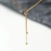 Pulseira de Aço Titânio Dourada Minimalista Retrô Europeia e Americana Fashionável Ajustável com Contas Redondas Osso de Cobra Laço Nós para Mulheres