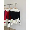 Suéter de Punto con Cuello de Lazo y Mangas de Campana de Bloques de Color para Mujer Invierno 2025 Nuevo Estilo Coreano Volantes Delgado de Punto de Punto Moderno