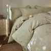 Juego de cuatro piezas de algodón 100% puro teñido en hilo de jacquard cepillado de grado A para bebé y madre con patrones geométricos en relieve para sábanas, sábanas ajustables y mantas de otoño e invierno