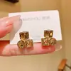 Brincos Stud Geométricos de Cristal da Moda Francesa para Mulheres Retro Exquisitos Doces Design de Nicho Sensação de Alto Padrão Joia para Orelha com Agulha de Prata