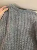 Cárdigan de punto grueso estilo europeo minimalista con trenzas, cuello redondo para mujer, versátil para otoño e invierno, estilo perezoso, suéter suave con botones dorados