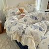 Conjunto de Quatro Peças Estilo Coreano Pequeno Floral Classe A Veludo Leite Renda, Lençol de Cama Dupla Face Veludo Pequeno Floral, Capa de Edredom, Lençol com Elástico 1.8m 1.5