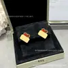 Pendientes de trébol de cuatro hojas para mujer, nácar blanco, ágata roja, chapado en oro V oro de 18 quilates, exquisitos pendientes de trébol de la suerte de tamaño mediano y pequeño