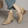 Botas de Neve Plataforma Estilosas Mais Vendidas para Mulheres 2026 Outono/Inverno Nova Chegada Botas de Algodão Espessadas com Veludo Interior Salto Baixo Couro Macio Solado Macio Botas de Cano Curto