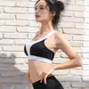 Nuevo sujetador deportivo de yoga y fitness de color contrastante, espalda descubierta, push-up, a prueba de impactos, para correr, venta al por mayor