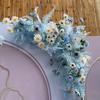 Arte floral para bodas en azul, arreglo floral para bodas, ruta floral, punto de flores, fondo floral, área de bienvenida con flores falsas, lugar decorativo con flores