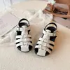 Novedades Verano 2026 Unisex Moda Infantil Sandalias Cubrepie Estilo Coreano Moda Zapatos de Playa Suela Blanda Venta al por Mayor Individual Artículo Popular