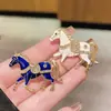 Broche de Caballo del Zodiaco de Alta Gama 2026 con Diamantes Brillantes, Accesorio de Ropa Animal de Lujo Ligero, Accesorio de Pin de Nicho