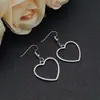 Pendientes Minimalistas de Plata con Forma de Corazón Hueco Línea Nicho Elegantes de Alta Gama Moda Versátil Estilo Fresco