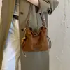 Bolso de mano de moda tipo cubo para mujer, adecuado para ir al trabajo, con textura de terciopelo, diseño retro, detalles exquisitos, nueva colección de otoño, cierre de cordón, 2026, gamuza