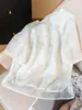Nueva camisa blanca de manga corta bordada de estilo chino tradicional con cuello cruzado para mujer, top adelgazante de talla grande para verano A13278