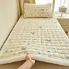 Colchón de Terciopelo de Leche Engrosado para Clase Transfronteriza en Vivo Cubierta de Cama Tatami Doméstica Colchón Plegable Individual para Siesta en Dormitorio