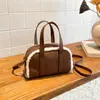 Bolsa de Pelúcia Tendência Famosa na Internet para Boliche Inverno Retro Fosca Bolsa de Mão para o Dia a Dia Versão Coreana Nicho Bolsa de Ombro Único Transversal