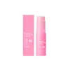 Bálsamo Hidratante Rosa de Efecto Múltiple Rellenador. La textura es húmeda, delicada y suave, proporcionando hidratación a la piel seca y dejándola con una sensación suave y flexible.