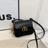 Bolsas de Mão de Alta Qualidade e Estilosas para Mulheres 2025 Novas Bolsas Axilares da Moda Versátil Transversal de Ombro Único Bolsa Quadrada Pequena