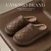 Pantuflas de algodón para hombre de talla grande, nuevo estilo otoño/invierno 2026, pantuflas de interior para el hogar, cálidas, impermeables y antideslizantes, hechas de cuero PU, para uso en invierno