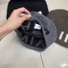 Gorro holgado de punto con letras grandes de color contrastante, elástico, adelgazante, rejuvenecedor, para mujer, otoño e invierno, cálido, versátil, moderno