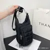 Bolso Pequeño Cuadrado Nuevo para Exteriores Transfronterizo, Bolsa de Algodón Rellena para Botella de Agua, Bolso Cruzado Deportivo Versátil, Bolso para Teléfono con Ranura para Tarjeta de Hombro Único para Mujer