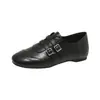 Zapatos planos ligeros 2026 nuevos versátiles de punta cuadrada pequeños de cuero con hebilla, estilo británico, suela suave, correa retro, negros para mujer