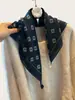 Pañuelo estilo vintage con estampado de anacardos para mujer, un accesorio chic y discreto que se puede usar en capas e incluso como cinturón para la cintura para crear un efecto adelgazante