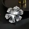 Moderna Broche de Flor de Circonita con Pedrería, Estilo Europeo y Americano, Diseño Único, Joyería Popular de Nicho Estilo Ins para Mujeres