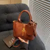 Bolso de Mano Rojo para Mujer 2025 Nuevo Popular Textura Retro Versátil Bolso de Hombro de Moda Bolso Cruzado Tipo Cubo
