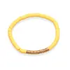 Pulseira Amarela com Contas e Detalhes Dourados Feita de Cerâmica Macia Apresenta Design Amarelo Liso e Vibrante com Discos Metálicos Dourados para Elegância Adicional Leve e Confortável para o Uso Diário Perfeita para Looks Casuais e Estilosos