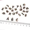 26 Pingentes Assimétricos de Liga de Zinco com Gotejamento de Óleo Letra Inglesa P Pretos Acessórios de Joias para Pulseira Colar DIY Feito à Mão