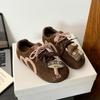 Nuevos Zapatos Deportivos Estilo Coreano 2025 Otoño Nicho Retro Versátiles Zapatillas Casuales Zapatos Rojos de Entrenamiento Moral para Mujer