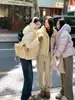 Chaqueta de Plumón Corta de Algodón Bai Ling'Er para Mujer Invierno 2025 Nueva Super Bonita Acolchada Gruesa con Capucha