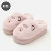 Nuevas pantuflas de algodón con diseño de oso de dibujos animados para mujer, adecuadas para otoño e invierno, antideslizantes, cálidas, lindas y sencillas, con un diseño de felpa, de punta cerrada para uso en interiores