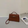 Otoño Nuevo Estilo Moda Bolso Exquisito para Mujer Diseño Pequeño de Nicho Sensación de Alta Gama Bolso Kelly Hombro Único Cruzado Bolso Cuadrado Pequeño