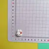 Conejo fresa lindo de dibujos animados hecho a mano DIY pegamento de crema funda de teléfono accesorios para taza de agua accesorios de joyería de resina al por mayor