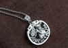 Colgante de Suéter S990 Plata Pieza Retro Artesanal Mate Cerdo del Zodíaco Moneda Hueca Moneda para Hombre y Mujer