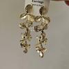 Aretes largos de hoja dorada con textura metálica tailandesa, viento frío, exagerados, retro, para rostro redondo, delgados, venta al por mayor